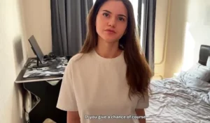 A young girl tried to please a guy with a hot handjob