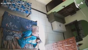 Aunty Boobs Captured In Cctv Cam – Indian porn video