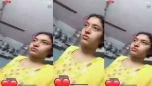 Beautiful girl showing nude – Indian porn video