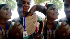 Desi Tamil Girl Sucking Boyfriend Cock Outdoor Video – Indian porn video