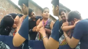 Harami ladkon ne record ki college GF ke sath Sex MMS – Indian porn video