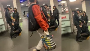 Lovers Caught Giving Blowjob in Metro Station – Indian porn video