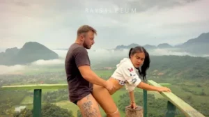Raysi Leeum Has Outdoor Sex