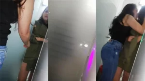 Bengaluru girls ke beech – washroom mein hua hot Lesbian Sex – Indian porn video
