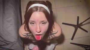 Brujita Roja Begs For A Mouthful Of Cum
