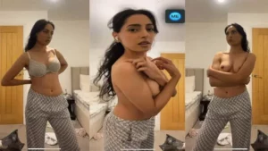 Sexy Figure Hot Babe Showing Her Big Ass Leaked – Indian porn video