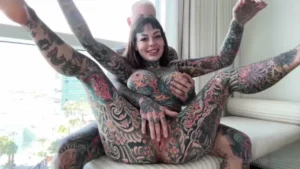 Tigerlilly Tatoted Babe Loves Oral Sex
